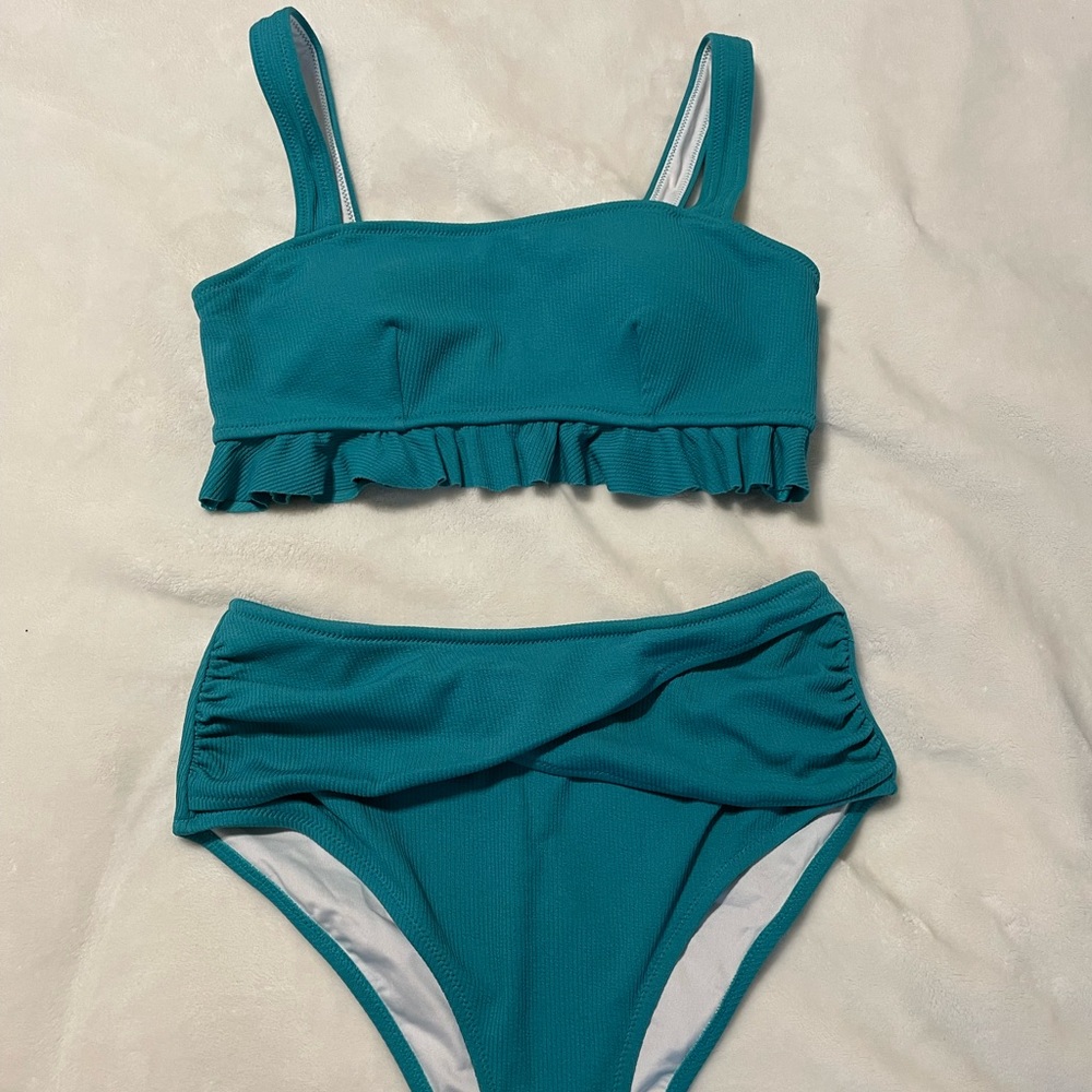 Brand new with tags!! I’m not able to return it. Doesn’t fit my new mom bod 😭